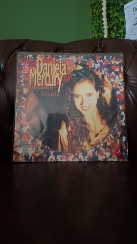 Capa de "Música de Rua", de Daniela Mercury